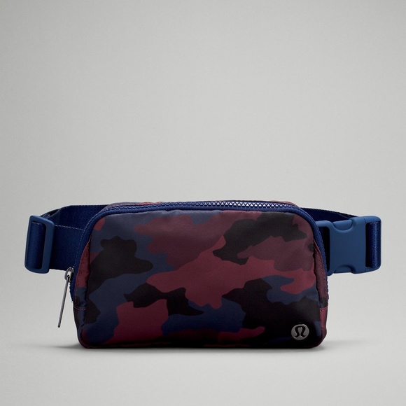 lululemon athletica Handbags - 🆕 NWT ORIGINAL STRAP lululemon everywhere belt bag - smoky red/night sea